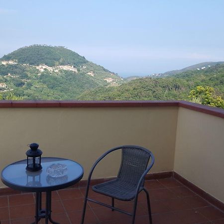 B&B La Taverna Degli Angeli Vezzi Portio Екстериор снимка