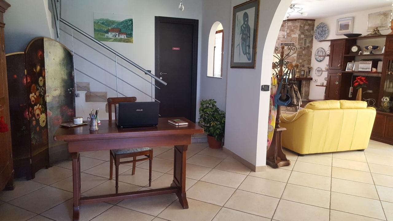 B&B La Taverna Degli Angeli Vezzi Portio Екстериор снимка