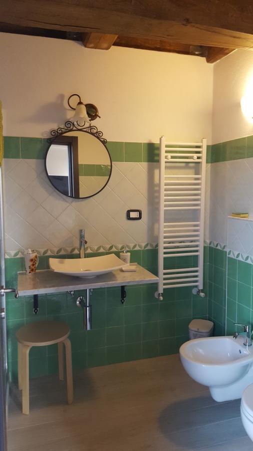 B&B La Taverna Degli Angeli Vezzi Portio Екстериор снимка