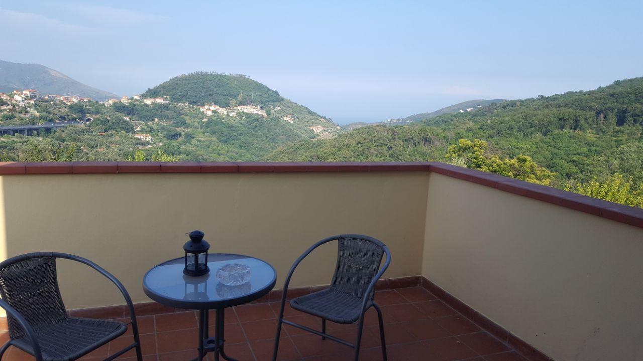 B&B La Taverna Degli Angeli Vezzi Portio Екстериор снимка