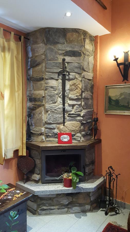 B&B La Taverna Degli Angeli Vezzi Portio Екстериор снимка
