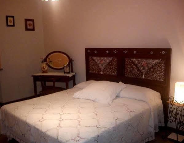 B&B La Taverna Degli Angeli Vezzi Portio Екстериор снимка
