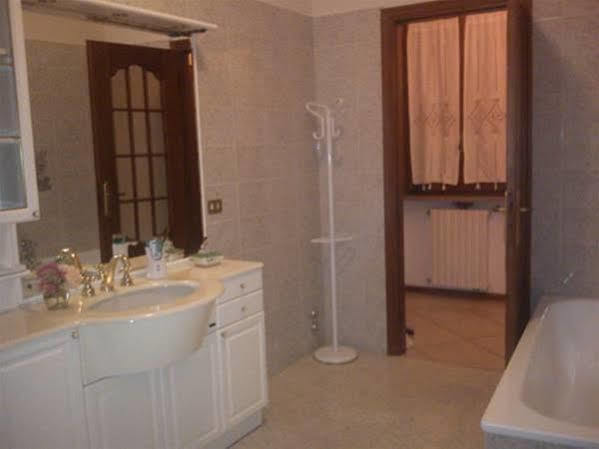 B&B La Taverna Degli Angeli Vezzi Portio Екстериор снимка