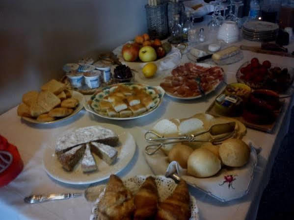 B&B La Taverna Degli Angeli Vezzi Portio Екстериор снимка